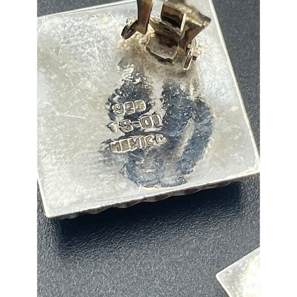 Sterling Silver Vintage Mexico Taxco TS-01 Waffle Quilted Heavy Clip on Earrings - Picture 9 of 12